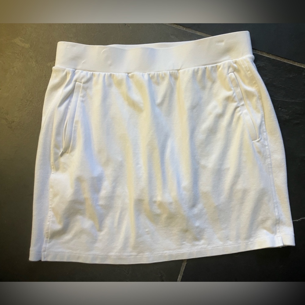 Talbots Women’s Size Medium Petite White Mini Skorts with Zippered Pockets